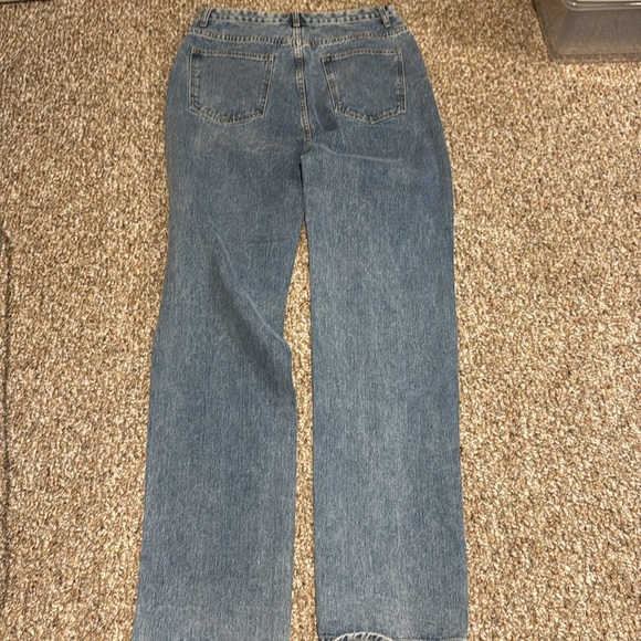 NWT Pretty little thing Tall Mid Wash Split Hem 32” waist - Picture 4 of 5